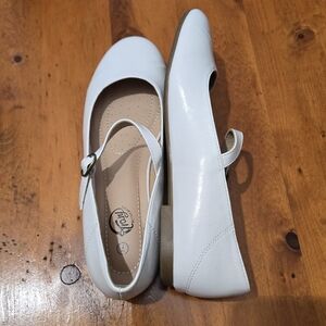 Trary Mary Jane Ballet Flats White Ankle Strap Dressy Comfortable Size 7